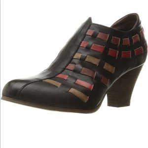 L'Artiste by Spring Step Brilliance ankle Boot